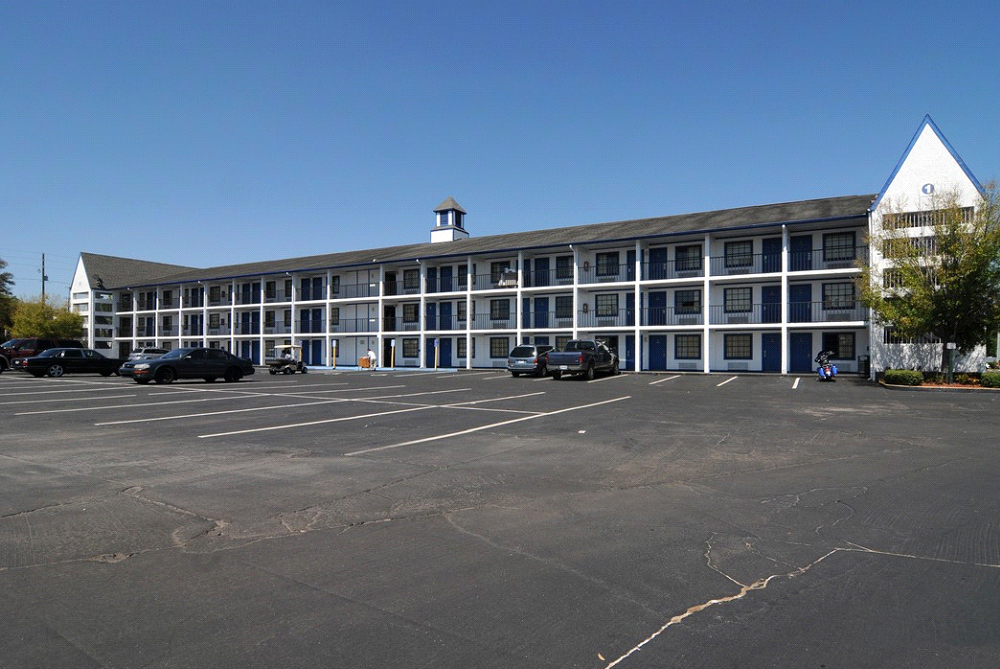 Green Point Celebration Inn & Suites